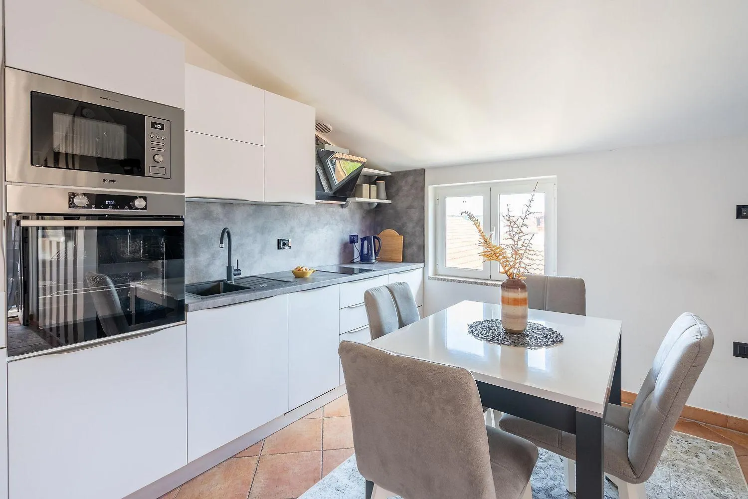 Exquisites Studio-Apartment Bei Rovinj Mit Privatem Balkon, Waschmaschine, Wifi 0*,